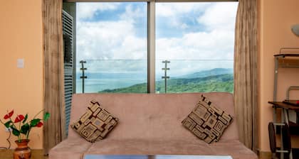 ATICO en LAGO ARENAL con PISCINA, COCINA COMPLETA
