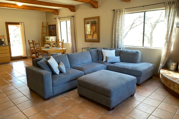 Smart TV, fireplace, DVD player, books