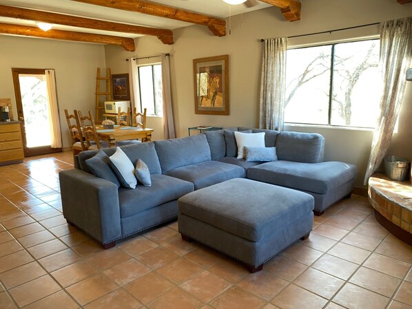 Smart TV, fireplace, DVD player, books