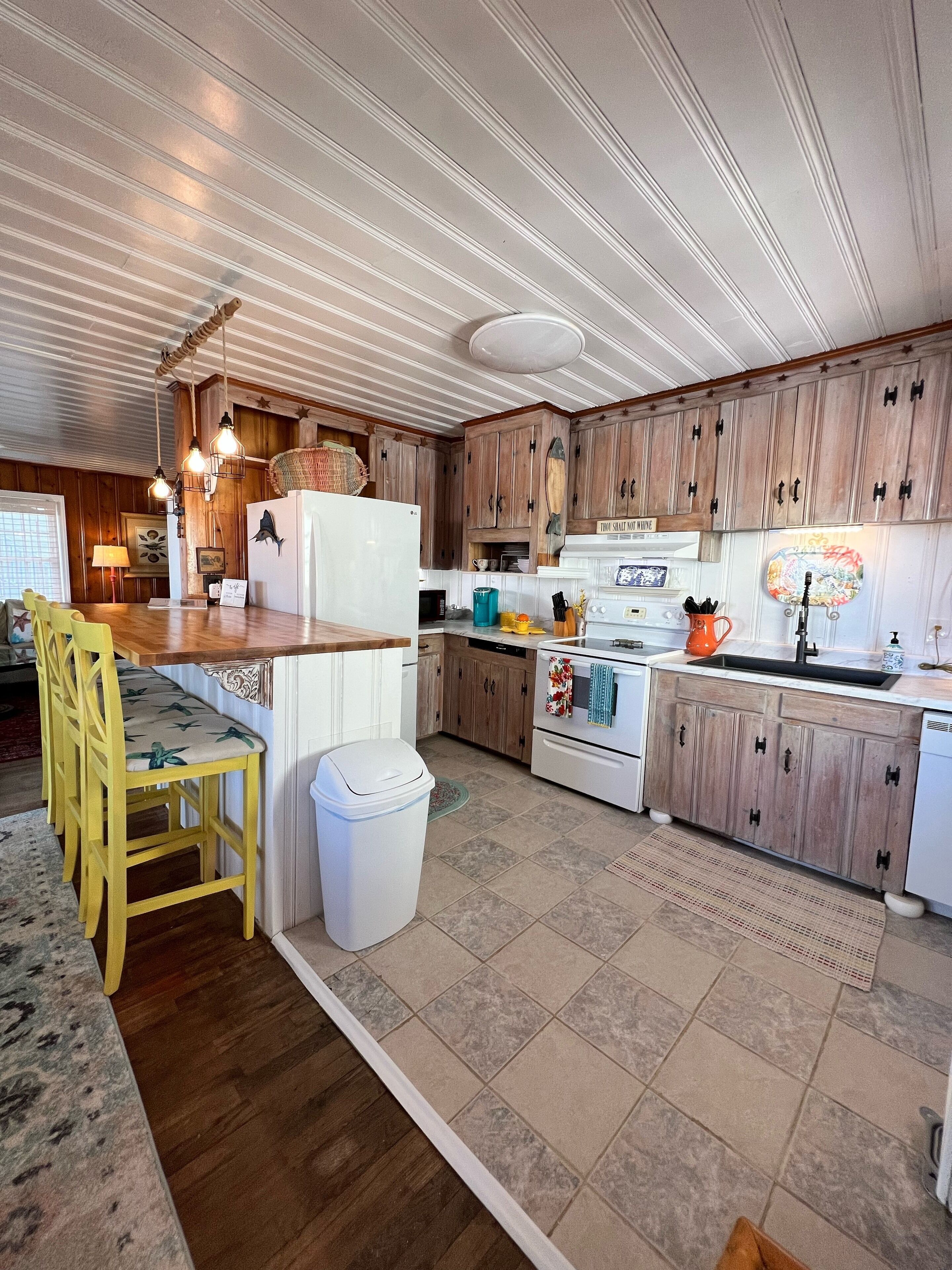 Eclectic Classic! Great View/Pvt Access/Pets Welcome!