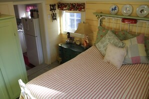 2 bedrooms, iron/ironing board, travel cot, WiFi
