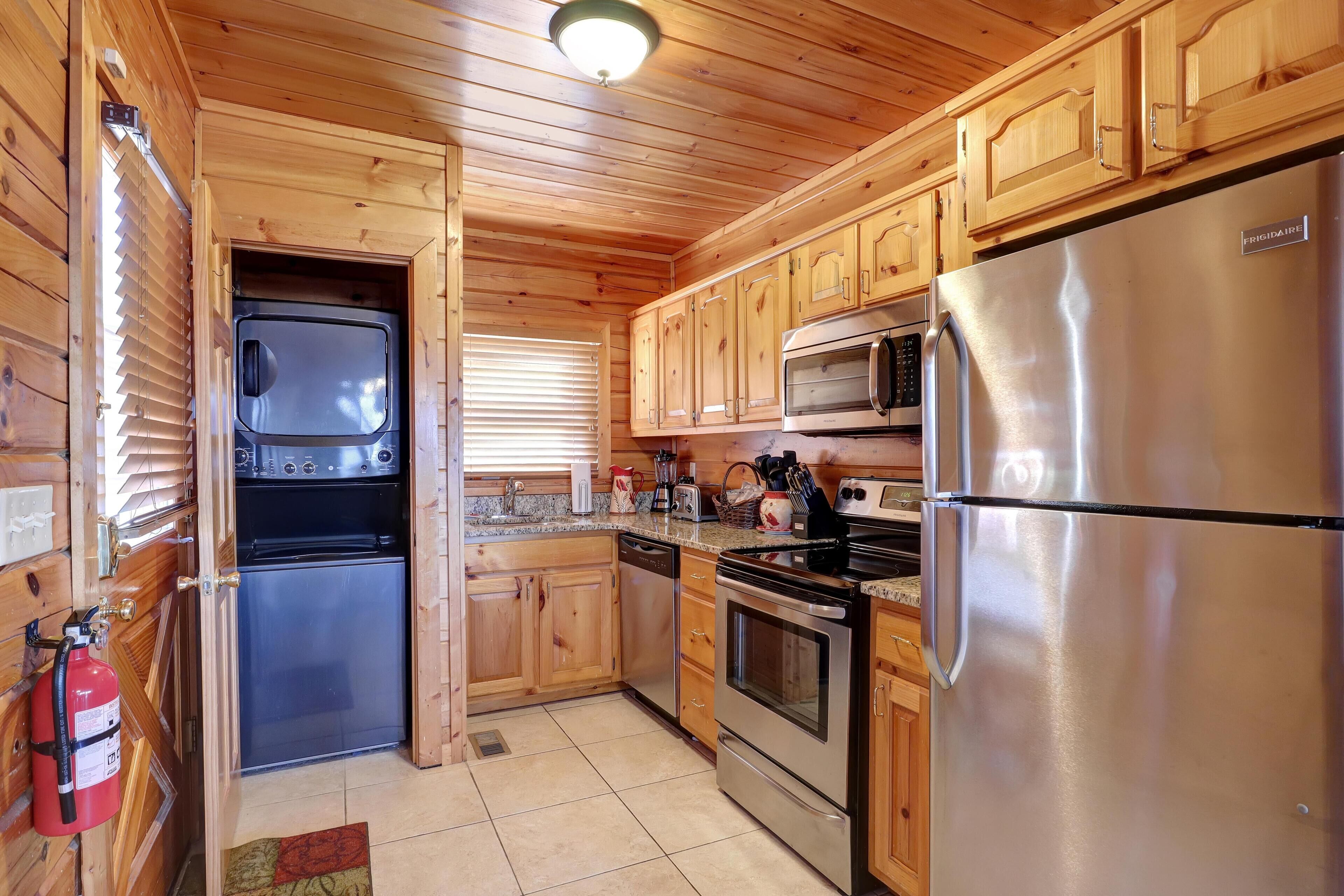 Perfect 4 You - Brand New Hot Tub!| Luxury Resort Cabin| City & Mountain View