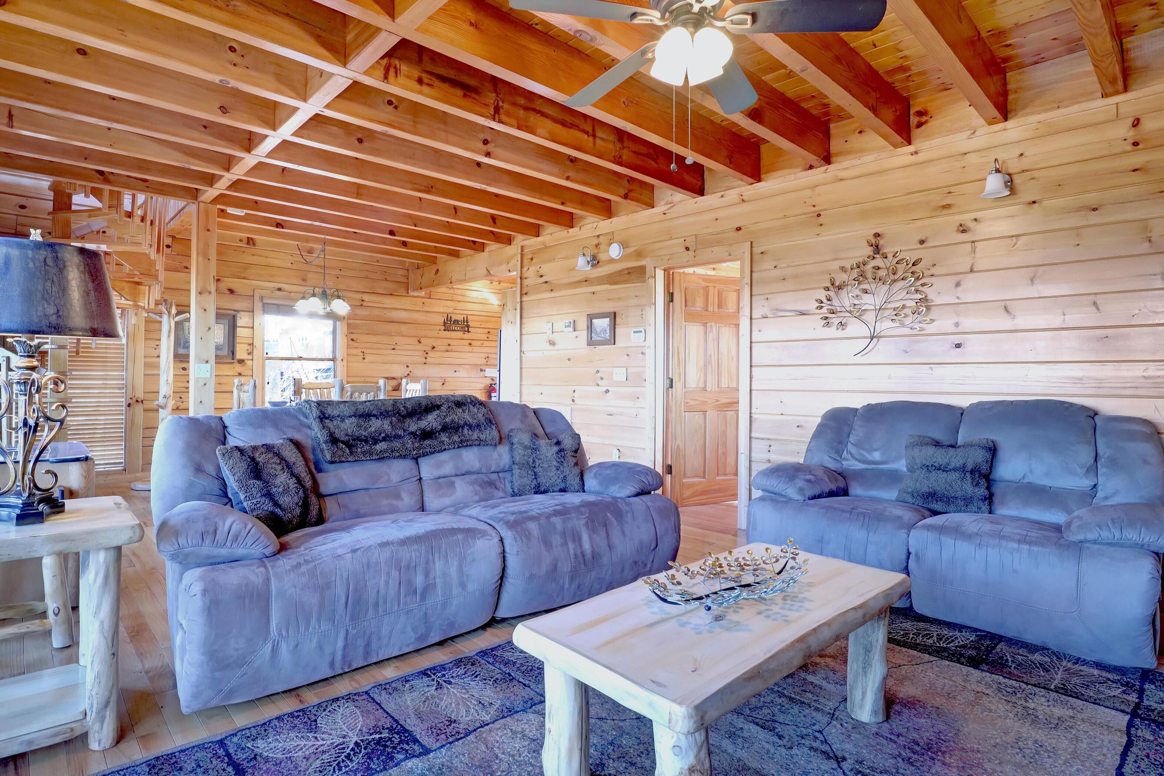 Perfect 4 You - Brand New Hot Tub!| Luxury Resort Cabin| City & Mountain View