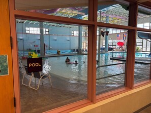 室內泳池
