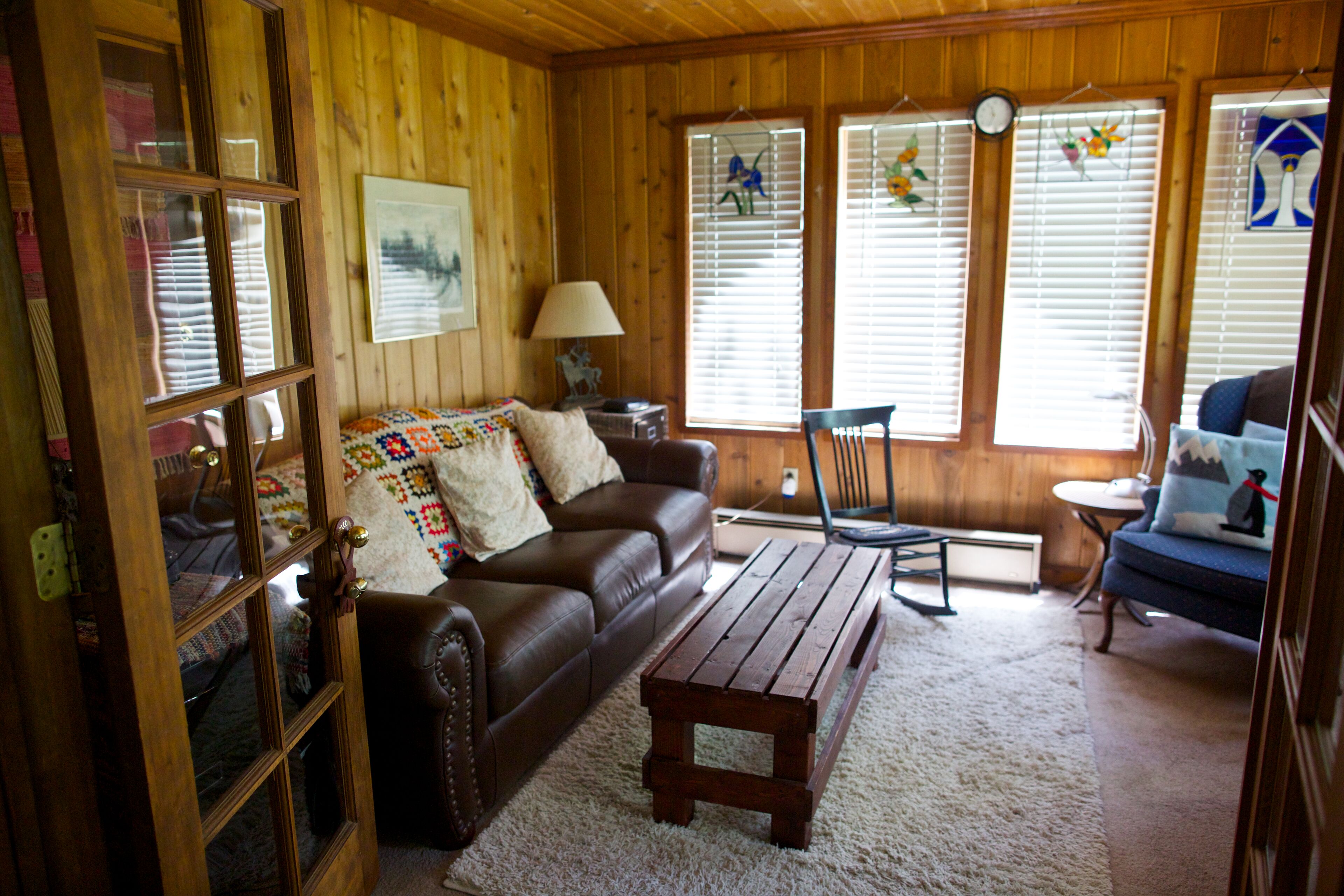 Charming Log Cabin for Peaceful Mountain Getaway!