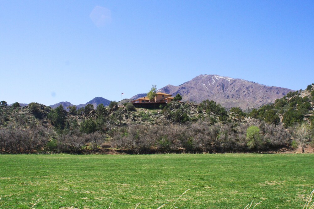 Get Away From It All! Enjoy Privacy and Mountain Views At Our 50 Acre Ranch