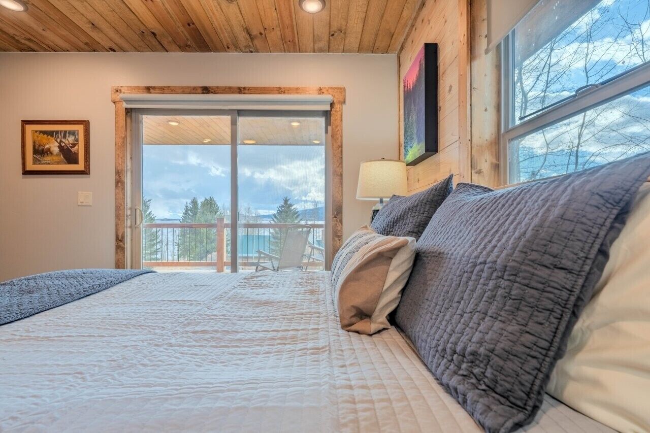 2 bedrooms, travel crib, free WiFi, bed sheets