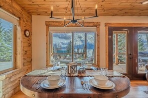 Interior - NEW Cozy cabin on Henrys Lake, just 20 miles from YNP (Island Park)