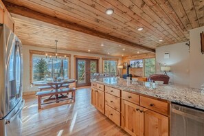 Interior - NEW Cozy cabin on Henrys Lake, just 20 miles from YNP (Island Park)