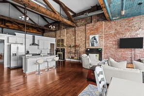 Interior - LeCoop Ultra Luxury 2 bed Loft on Bourbon Trail.Close to BuffaloTrace and others (Shelbyville)