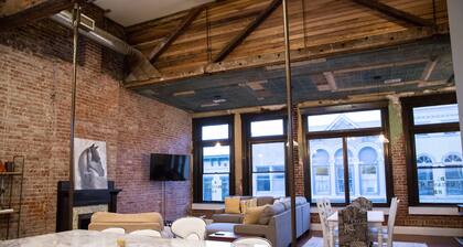 LeCoop Ultra Luxury 2 bed Loft on Bourbon Trail.Close to BuffaloTrace and others