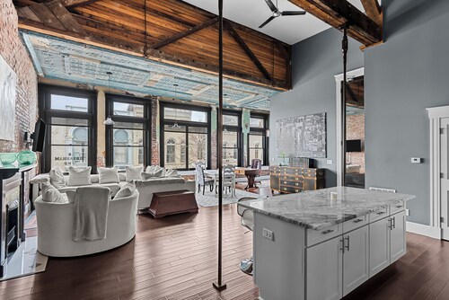 LeCoop Ultra Luxury 2 bed Loft on Bourbon Trail.Close to all distilleries