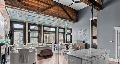 LeCoop Ultra Luxury 2 bed Loft on Bourbon Trail.Close to all distilleries