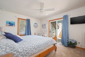 4 bedrooms, travel crib, internet, bed sheets