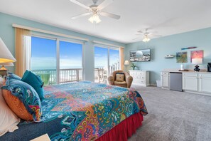 3 slaapkamers, een strijkplank/strijkijzer, gratis wifi, beddengoed