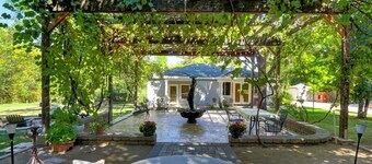 広々としたプライベートゲストハウスオンゲーテッドプロパティ