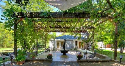 Gated Guesthouse • King Bed by FO Village