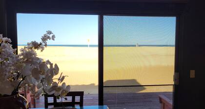 We Are OceanFrontStays.com - Reserve 2026 Now-SLEEPS 10 - Sorry No Pets Allowed