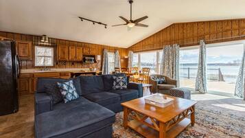 Smart-TV, Kamin, DVD-Player, Tischtennisplatte