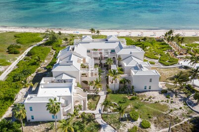 Island Thyme 2 bdrm penthouse newly upgraded 2 king beds 