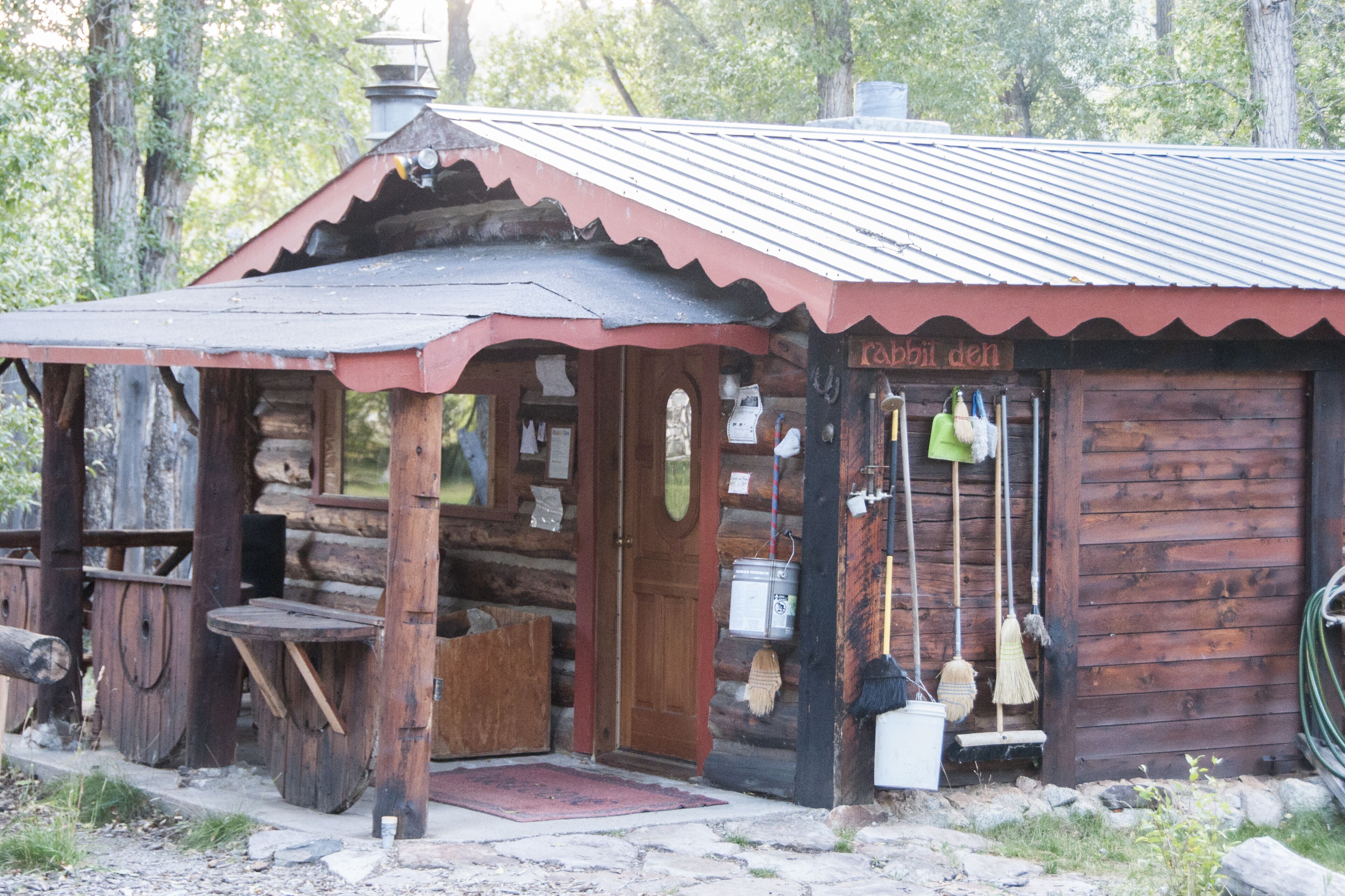 Rabbit Den of Bunnylane Cabins"Pay it Forward"