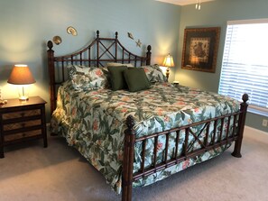 3 bedrooms, desk, iron/ironing board, WiFi - Crown Pointe Home with Lake Views! (Naples)