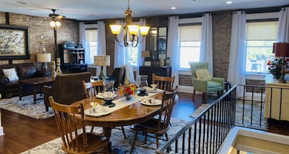 Cora Leigh’s Retreat-Exquisite Condo with Downtown H’ville at your front door!