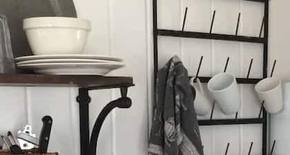 Romantic Refreshing 1890s Cottage Uptown Eureka Springs Weekday Specials!