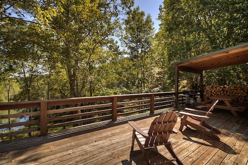 The Bunker on 22 acres, Mountain Views, hiking