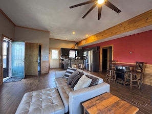 Smart TV, fireplace, DVD player, books - The Bunker on 22 acres, Mountain Views, hiking (Turtletown)