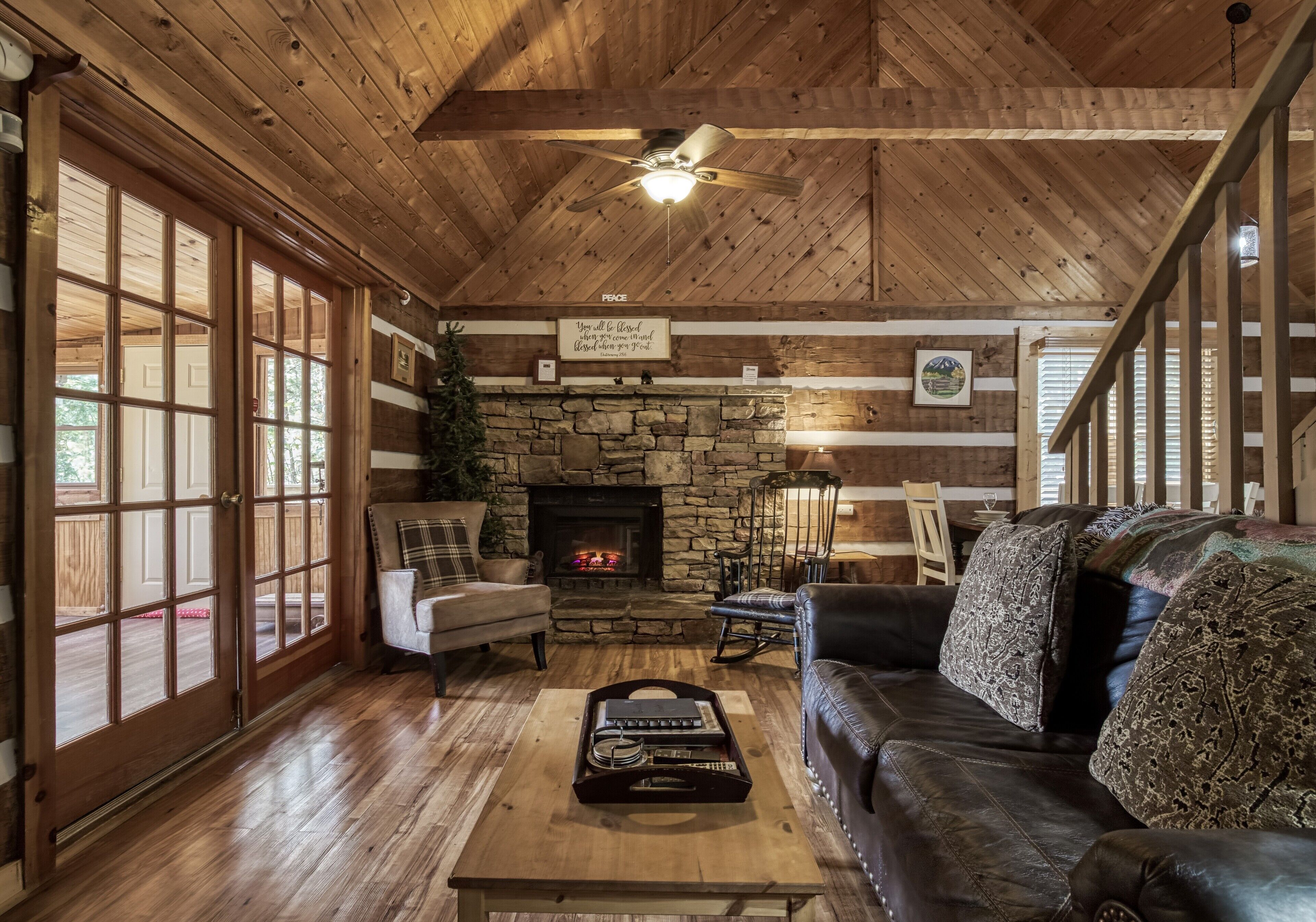 Pigeon Forge Secluded Cabin-Gameroom-Mountain View-Pet Friendly-Fire Pit