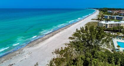 GULF FRONT CONDO / PRIVATE PATIO / STEPS TO THE BEACH