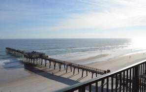 On the beach - Sunglow, Beachfront Deluxe - 2 bed, 2 bath - ocean front unit (Daytona Beach Shores)
