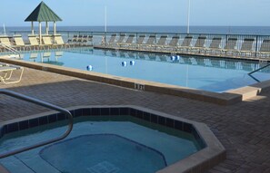 A heated pool - Sunglow, Beachfront Deluxe - 2 bed, 2 bath - ocean front unit (Daytona Beach Shores)