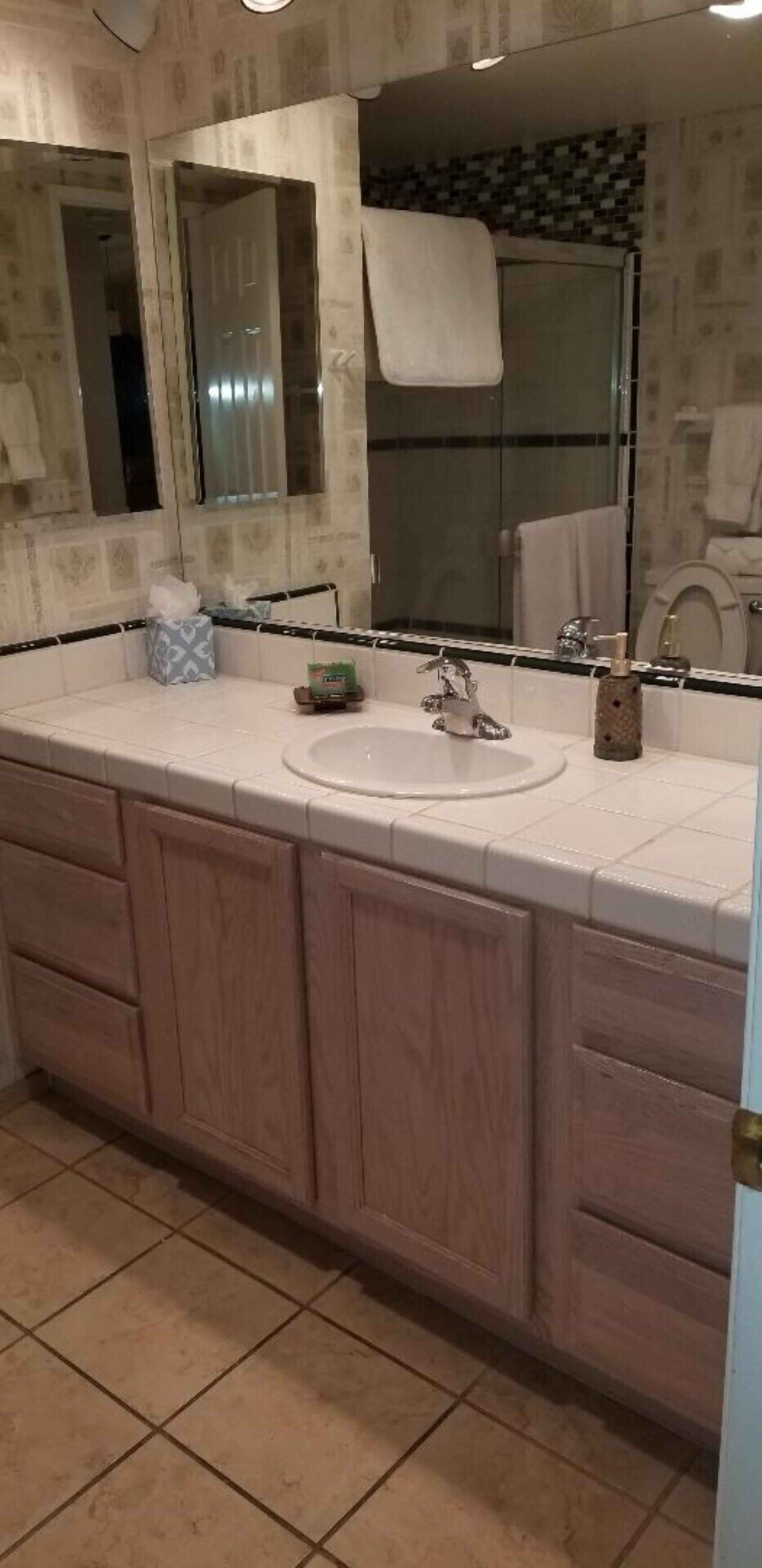 Resort Like Pool / Golf / Tennis Condo