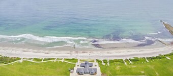 1.5 blocks to Scarborough beach, Narragansett, fenced in yard, AC - New Updates!