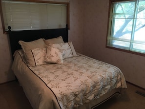 3 habitaciones, tabla de planchar con plancha, wifi y ropa de cama 