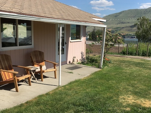 Lake View Home Walking Distance to Town and Vin du Lac Winery