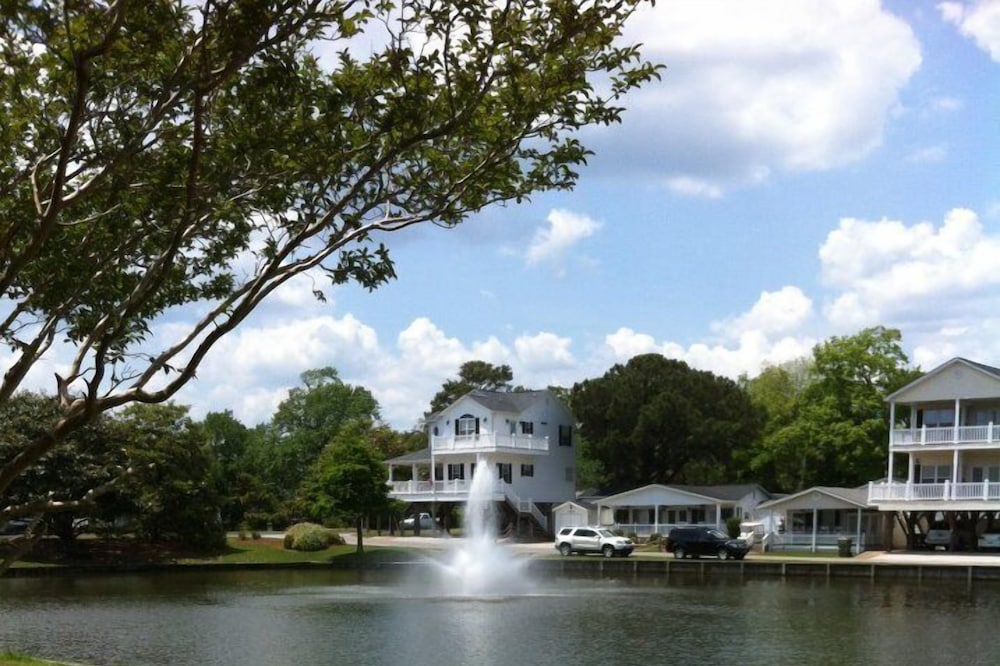 Ocean Lakes. Lakefront home, rates include taxes,golf cart & cleaning!