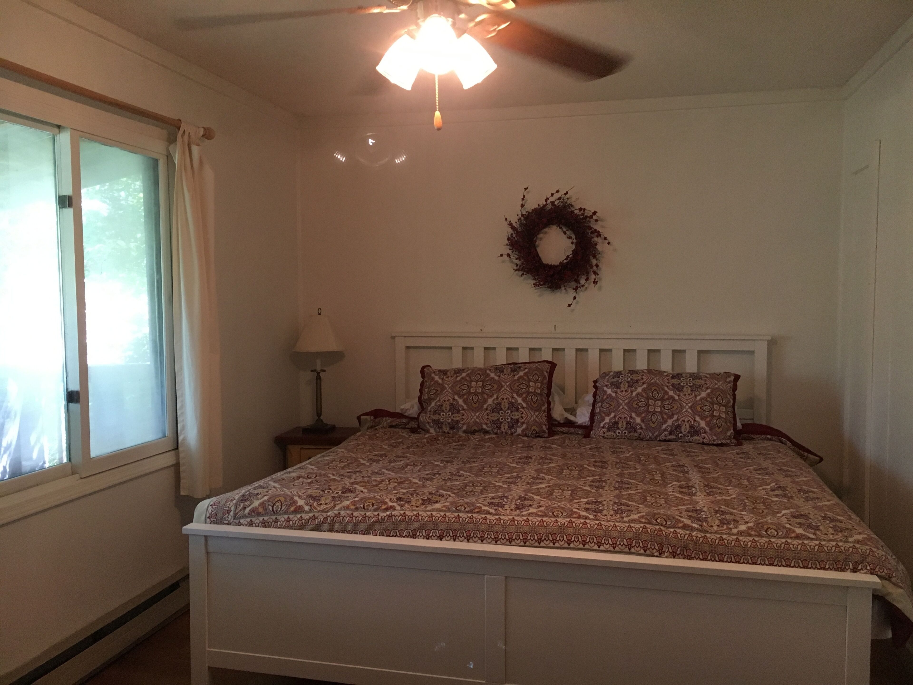 Grace Cottage: Cozy.  Affordable.  On the lake.  Perfect for a small family!   