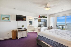 5 bedrooms, iron/ironing board, internet, bed sheets