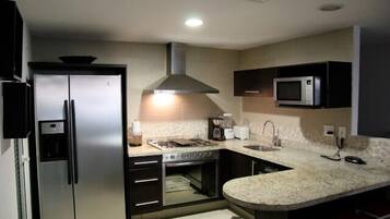 Fridge, microwave, oven, stovetop