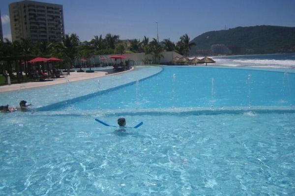 Infinity pool