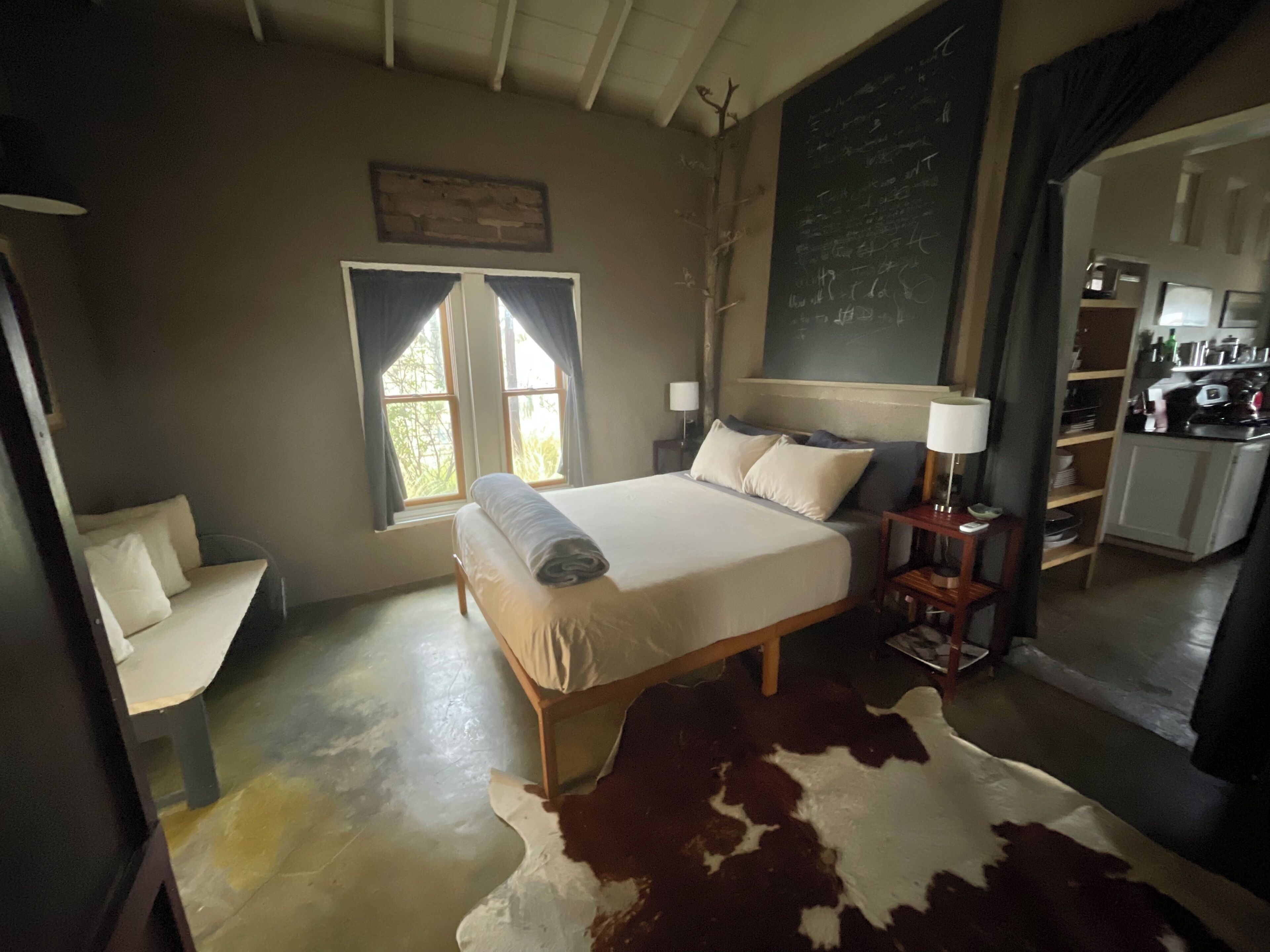 2 slaapkamers, een strijkplank/strijkijzer, wifi, beddengoed