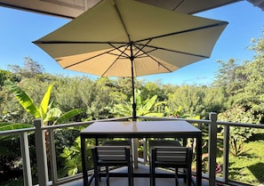 Outdoor dining - Immaculate and Chic - Come relax in our luxury villa… (Kihei)
