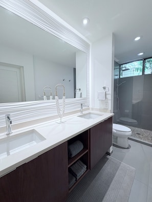Bathroom - Immaculate and Chic - Come relax in our luxury villa… (Kihei)