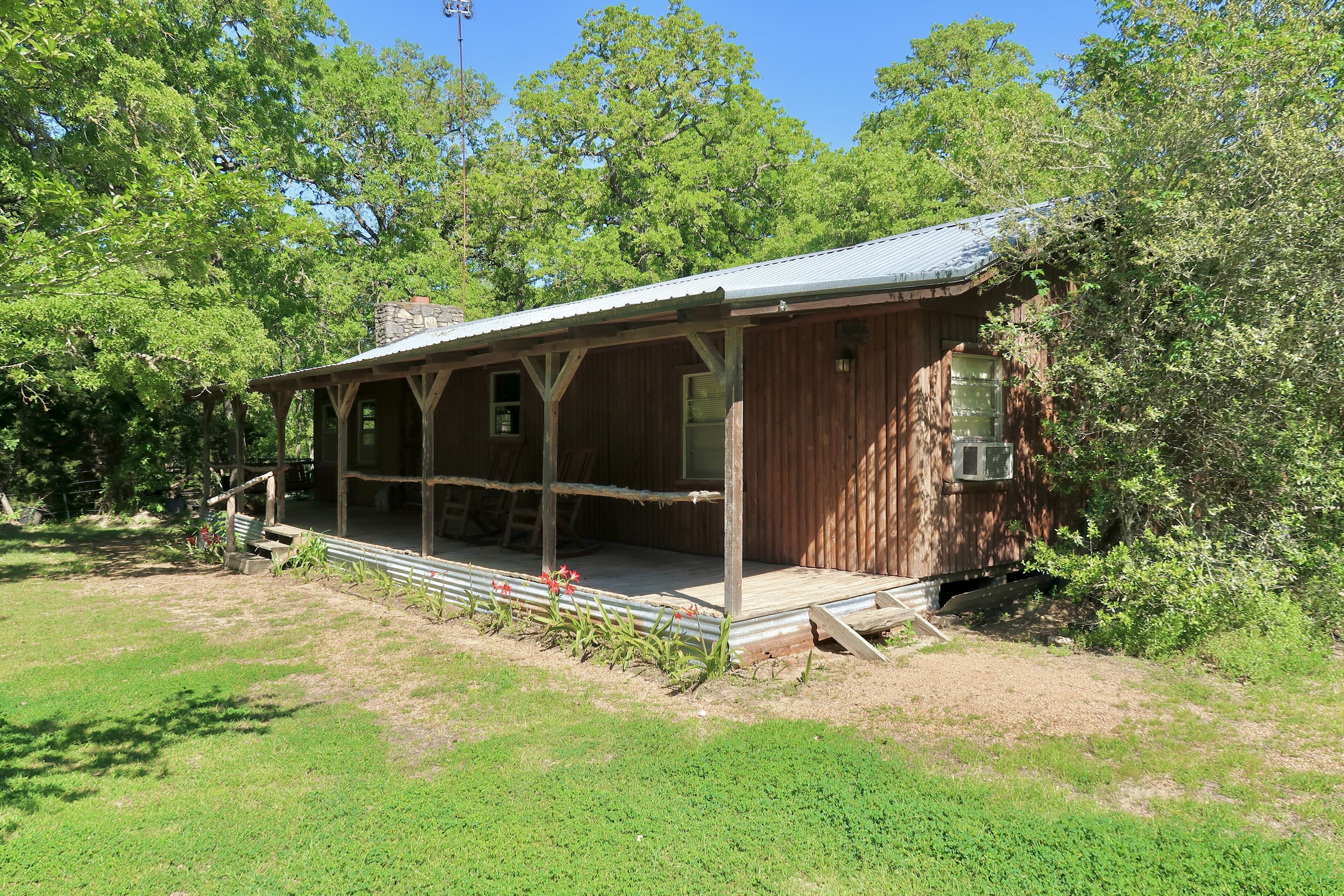 COUNTRY GET AWAY ONLY 1HR from Austin & 1 1/2HRS from San Antonio & Houston
