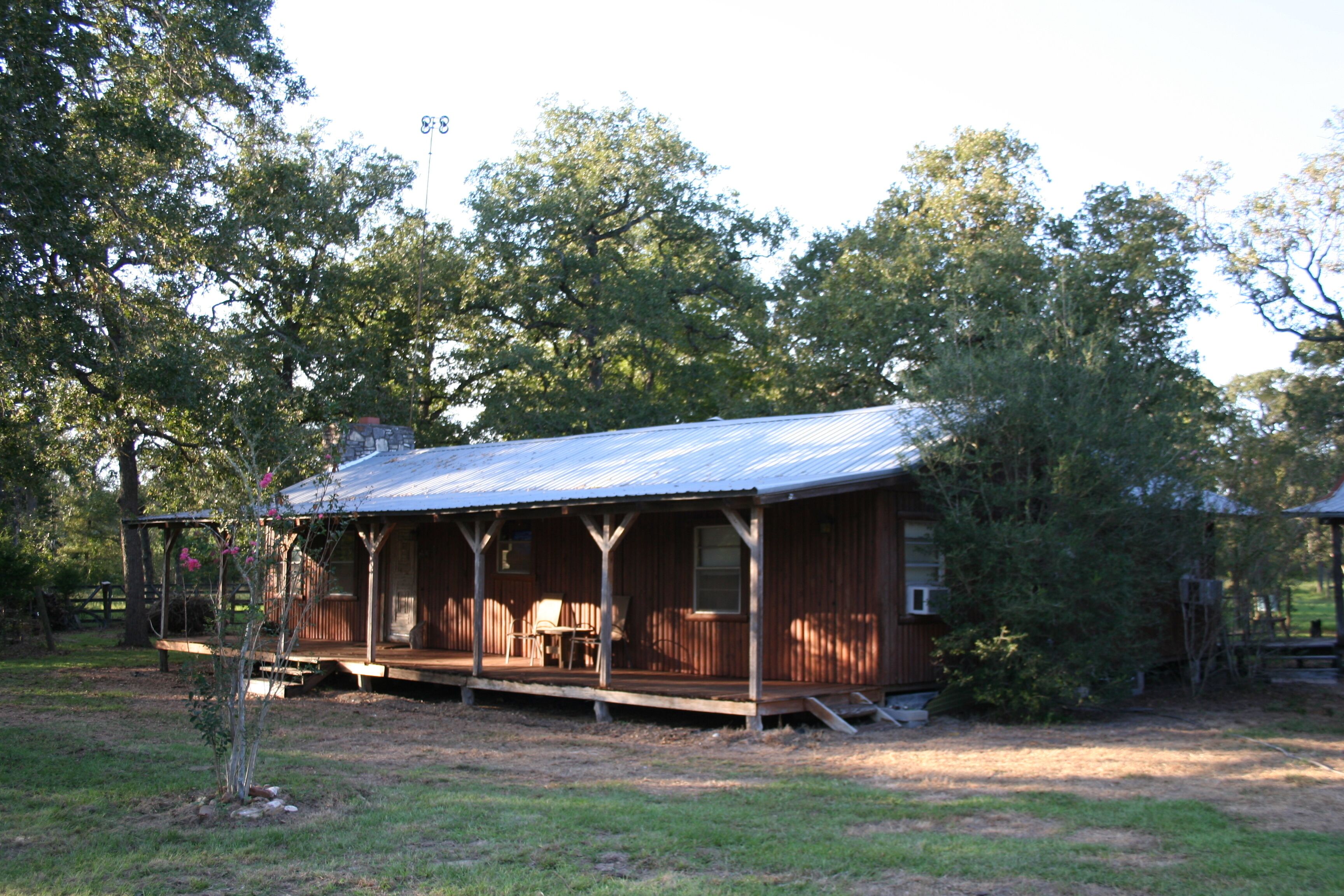 COUNTRY GET AWAY JUST 1 HR FROM AUSTIN & 1 1/2 HRS FROM SA & HOU