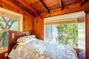 10 bedrooms, iron/ironing board, WiFi, bed sheets