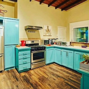 Fridge, microwave, oven, stovetop - Eagle`s Base Villa with Spectacular Views-Sleeps22 (Patience Hill)